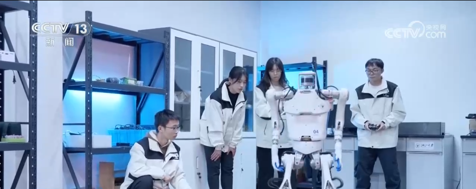 旅美大熊猫一家今晚抵达成都
