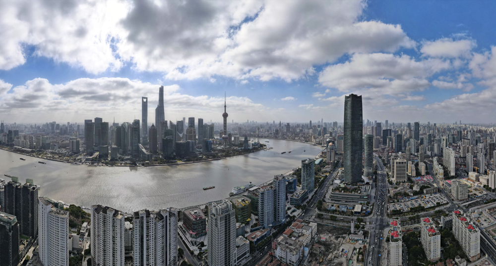 李强出席2026年夏季达沃斯论坛工商界代表座谈会