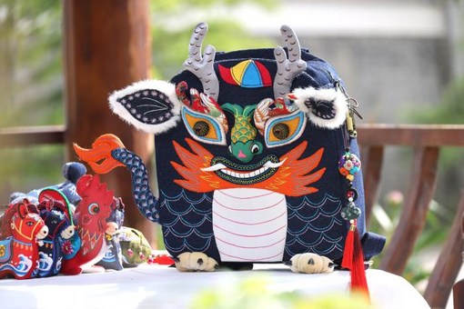 礼赞忠诚坚守 赓续红色荣光——各地组织开展“光荣在党50年”纪念章颁发活动