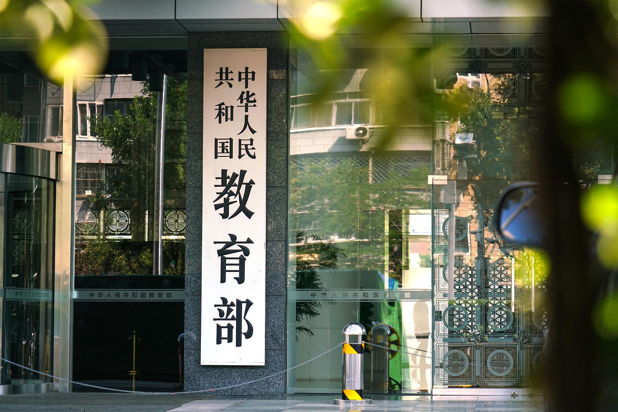 美国水蝮蛇窃密设备伪装成键盘